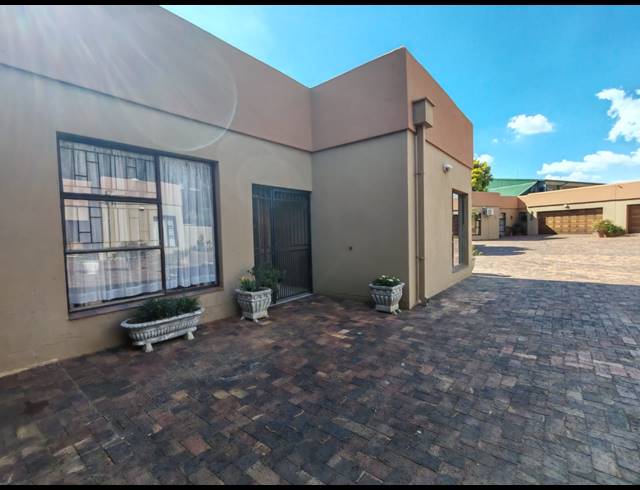 3 BEDROOM TOWNHOUSE SOLD IN THREE RIVERS